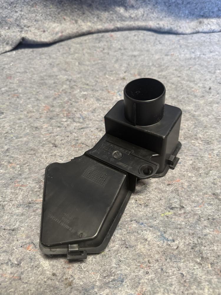 Mercedes AMG GTR Drain Fitting A1978300425 OEM – photo 4