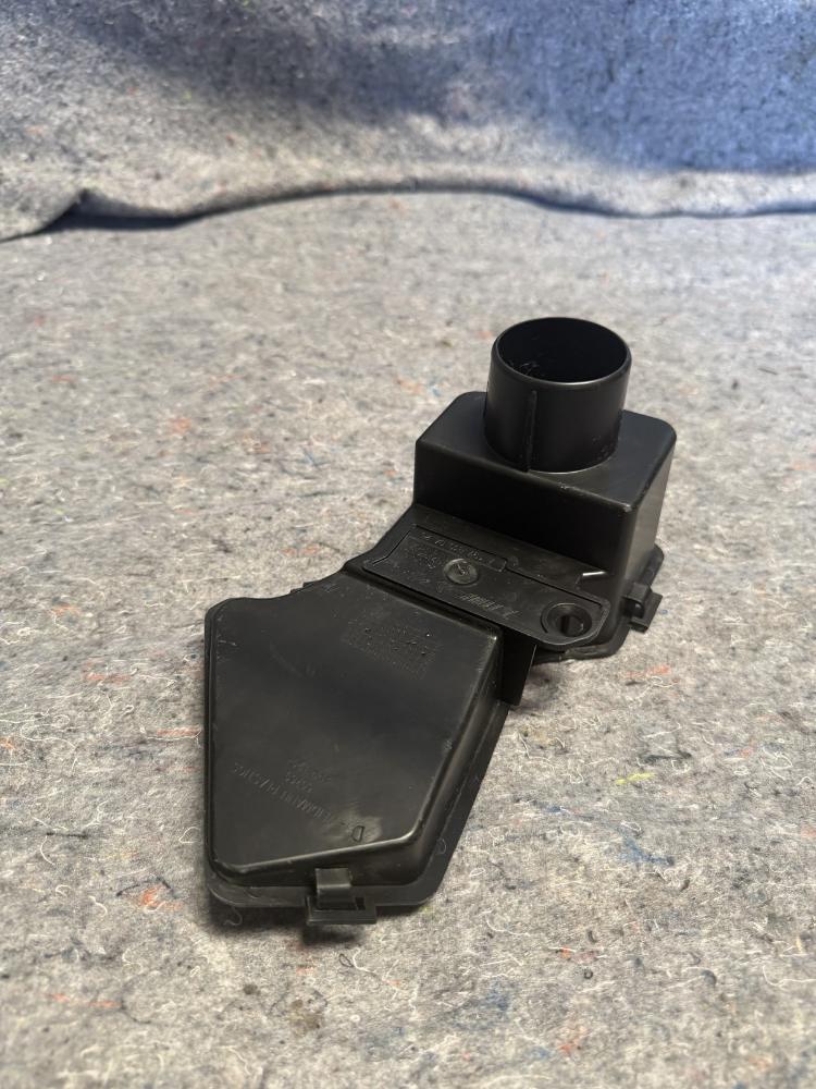 Mercedes AMG GTR Drain Fitting A1978300425 OEM – photo 5