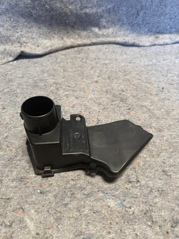 Mercedes AMG GTR Drain Fitting A1978300425 OEM – photo 7