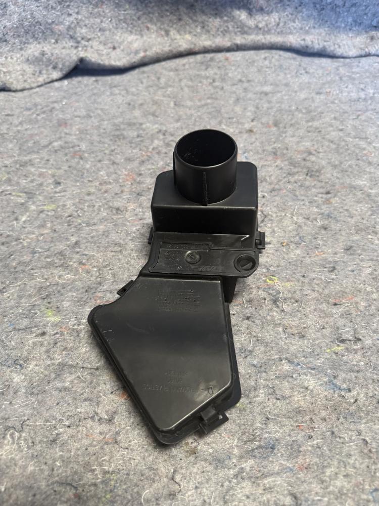 Mercedes AMG GTR Drain Fitting A1978300425 OEM – photo 8