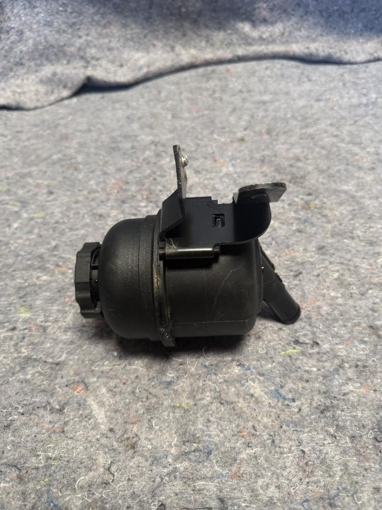 Mercedes AMG GTR Power Steering Reservoir Tank Bottle A1904660000 OEM – photo 1