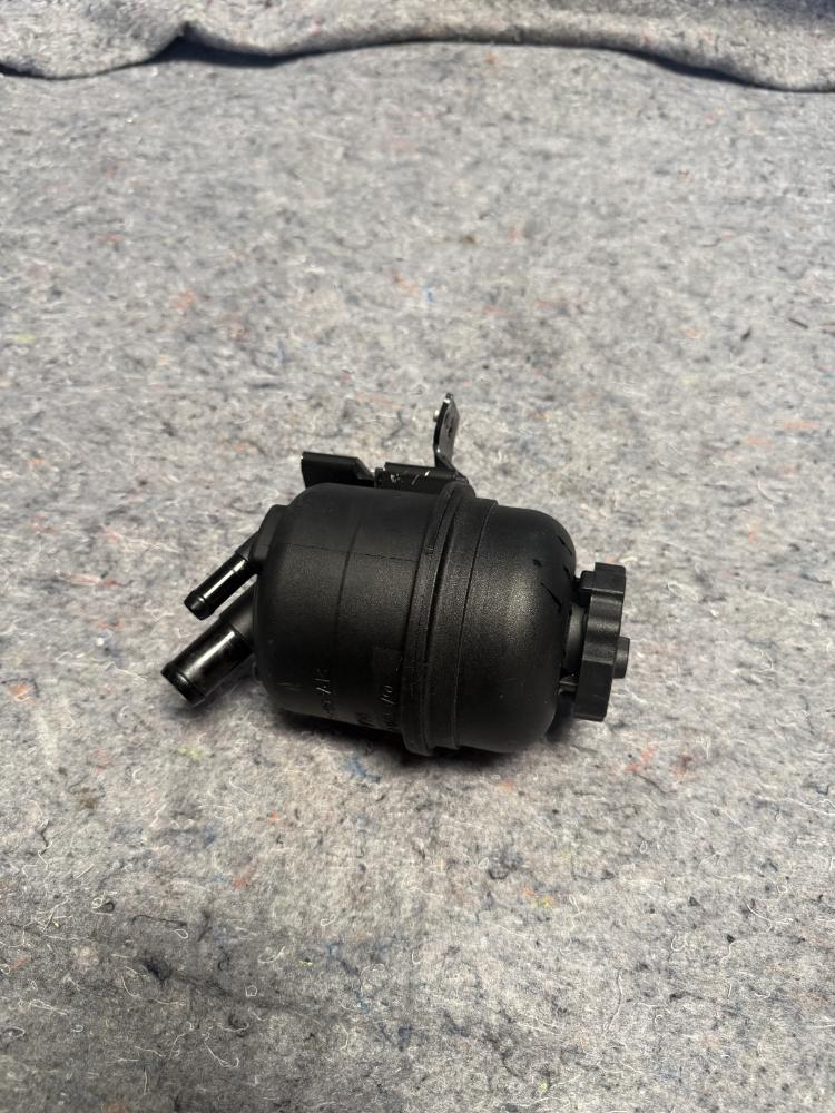 Mercedes AMG GTR Power Steering Reservoir Tank Bottle A1904660000 OEM – photo 3