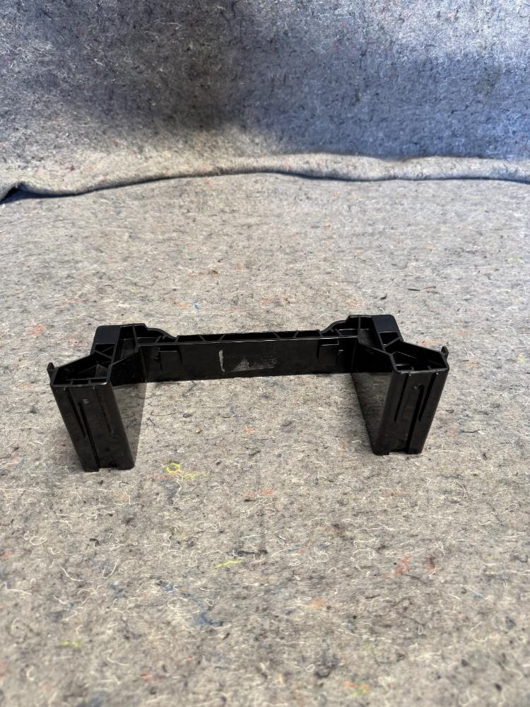 Mercedes AMG GTR Keyless Entry Module Bracket OEM – photo 2