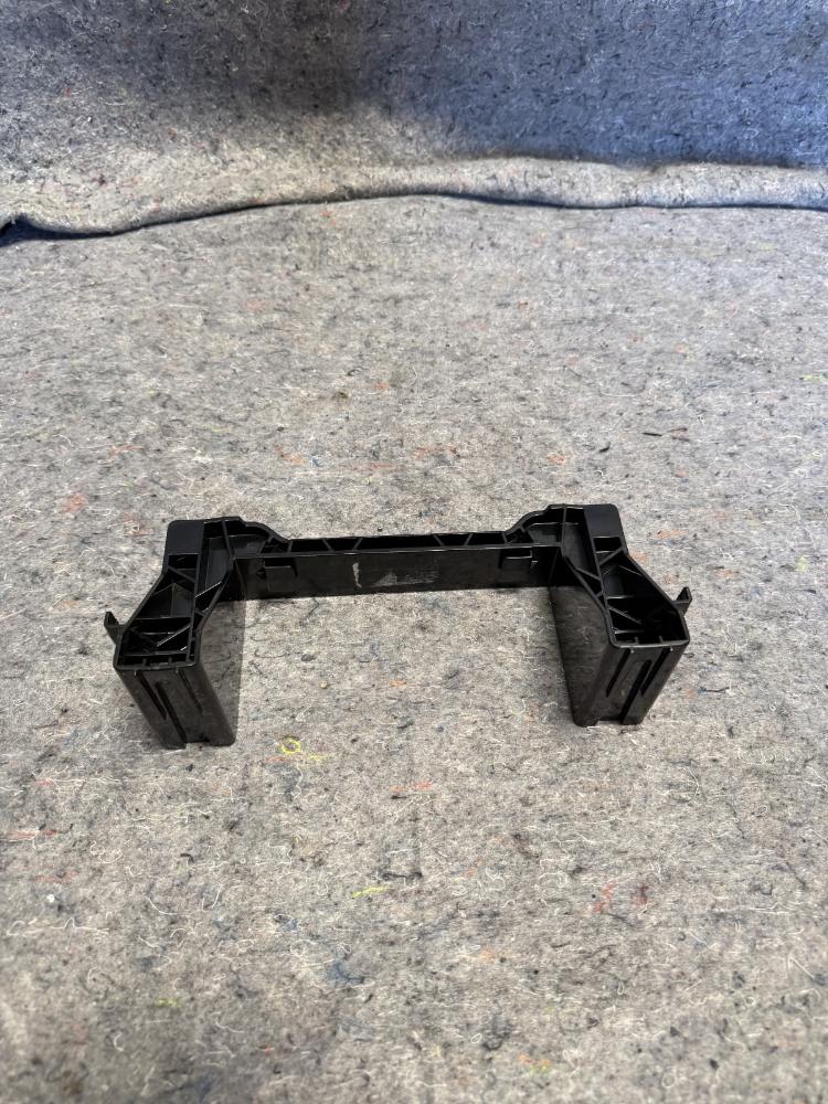 Mercedes AMG GTR Keyless Entry Module Bracket OEM – photo 5