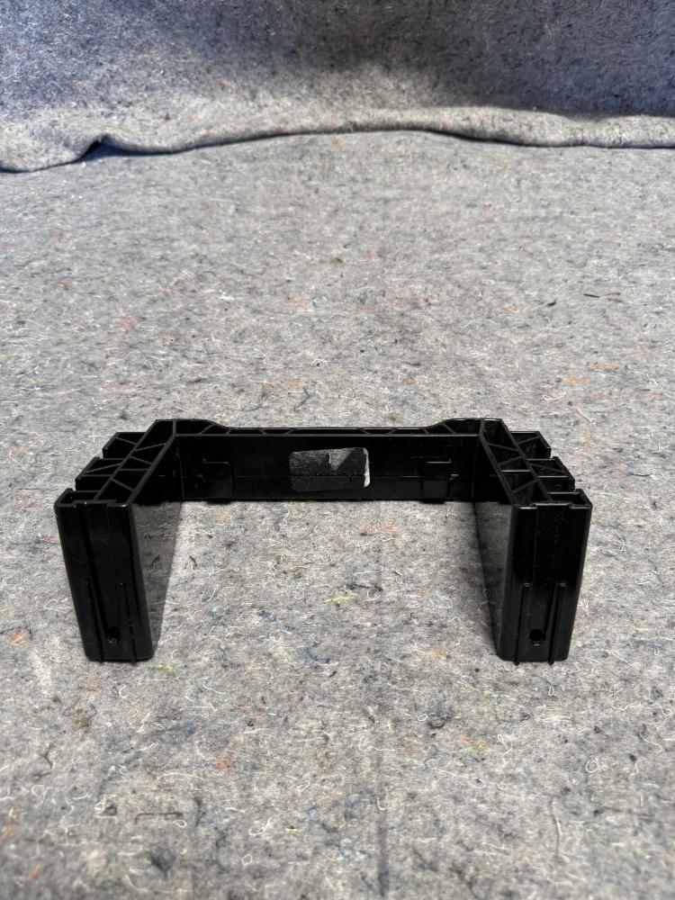 Mercedes AMG GTR Keyless Entry Module Bracket OEM – photo 6