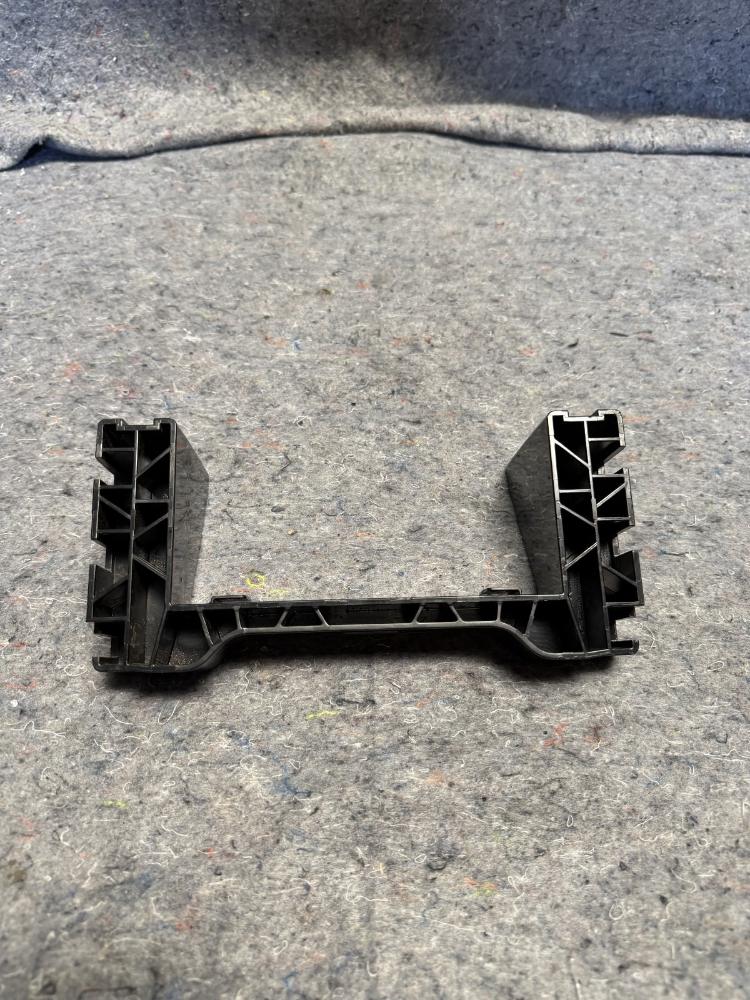 Mercedes AMG GTR Keyless Entry Module Bracket OEM – photo 7