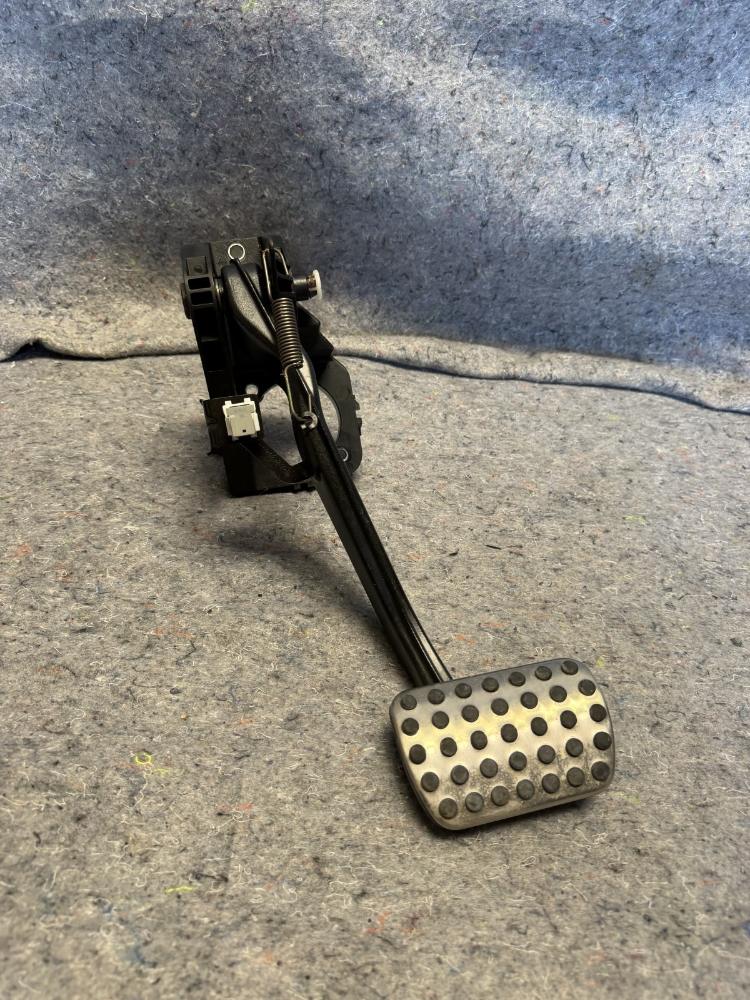 Mercedes AMG GTR Brake Pedal A1972900001 OEM – photo 1
