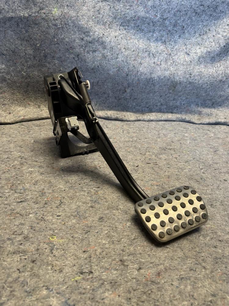 Mercedes AMG GTR Brake Pedal A1972900001 OEM – photo 3