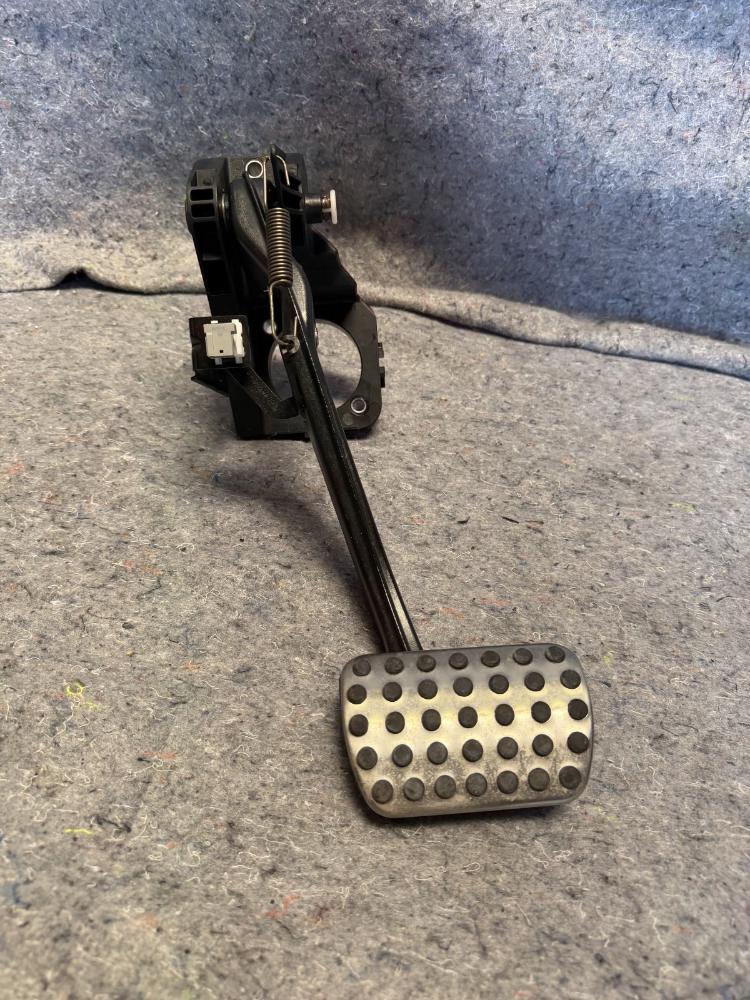 Mercedes AMG GTR Brake Pedal A1972900001 OEM – photo 4