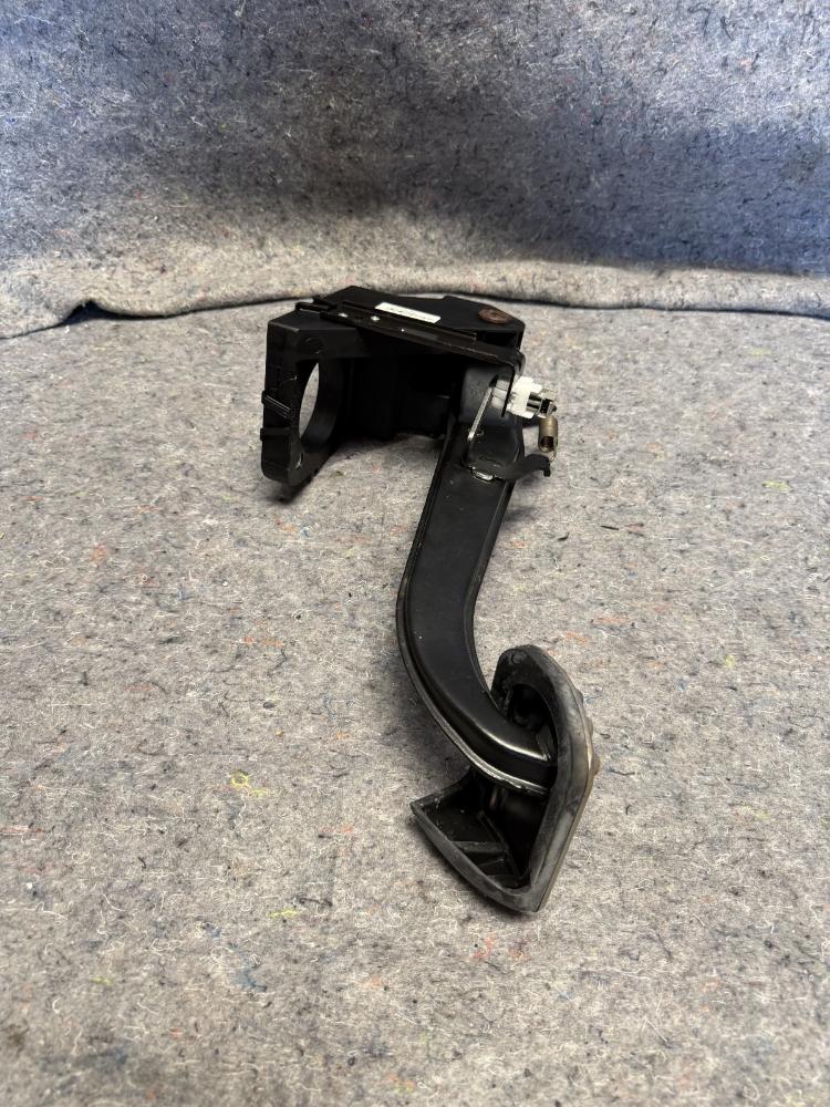 Mercedes AMG GTR Brake Pedal A1972900001 OEM – photo 6