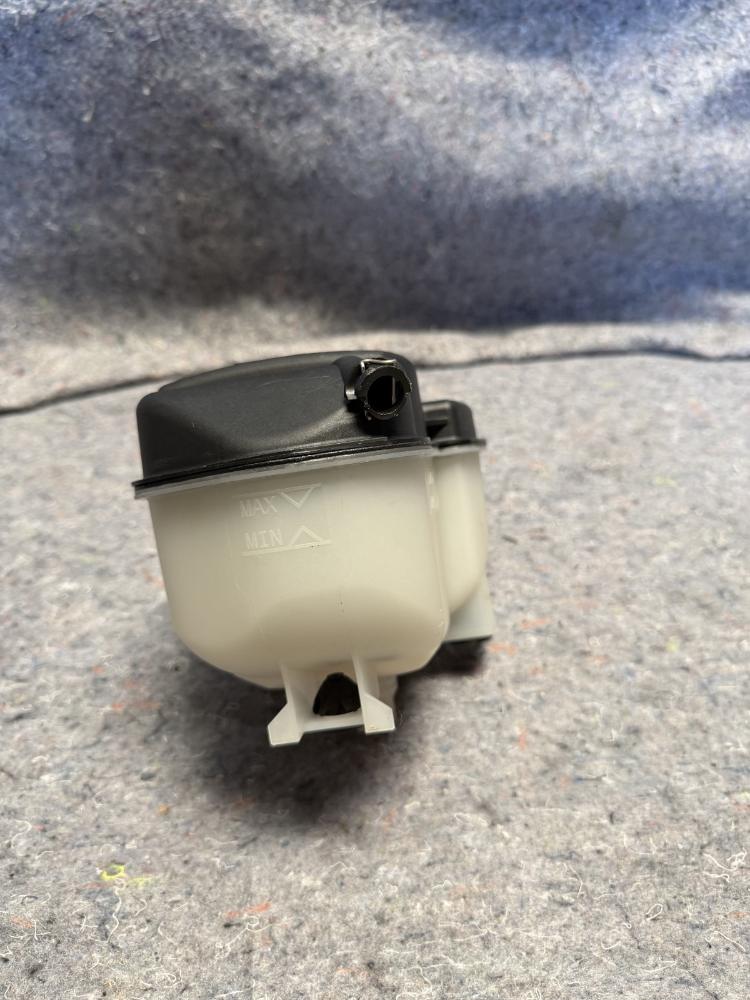 Mercedes AMG GTR Cooling System Expansion Header Tank A1905001800 / Q003 OEM – photo 9