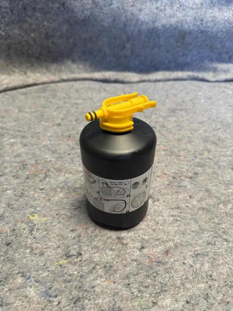 Mercedes AMG GTR Sealant Glue Bottle Tyre Repair Kit Pump Set OEM – photo 7