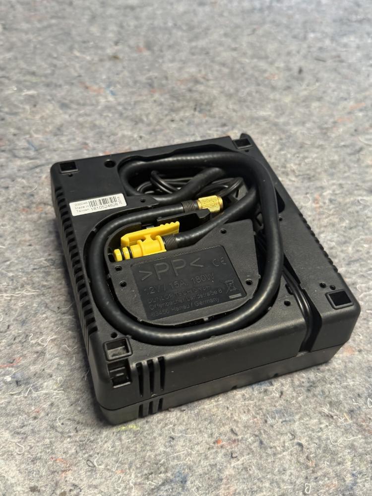 Mercedes AMG GTR Tyre Puncture Repair Pump Mobility Compressor Inflator OEM – photo 1
