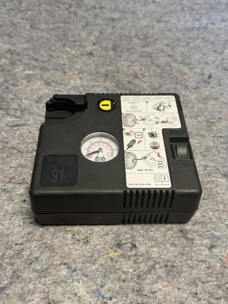 Mercedes AMG GTR Tyre Puncture Repair Pump Mobility Compressor Inflator OEM – photo 3