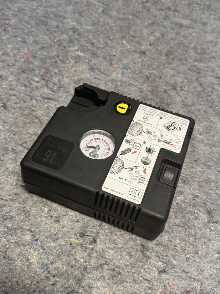Mercedes AMG GTR Tyre Puncture Repair Pump Mobility Compressor Inflator OEM – photo 4