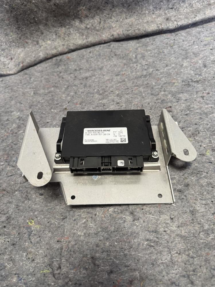 Mercedes AMG GT GTR Continental Control Unit Module w/ Bracket A0009008220 OEM – photo 1