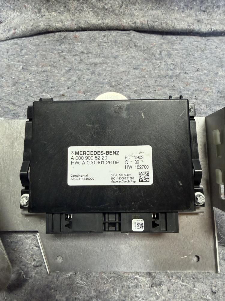 Mercedes AMG GT GTR Continental Control Unit Module w/ Bracket A0009008220 OEM – photo 10