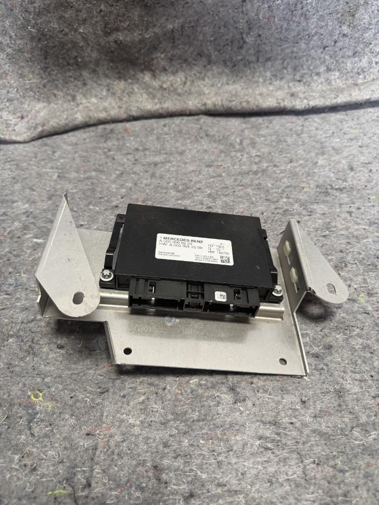 Mercedes AMG GT GTR Continental Control Unit Module w/ Bracket A0009008220 OEM – photo 3