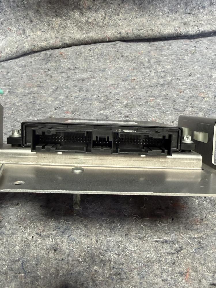 Mercedes AMG GT GTR Continental Control Unit Module w/ Bracket A0009008220 OEM – photo 4
