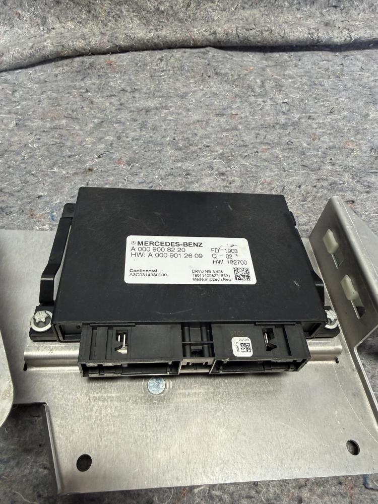 Mercedes AMG GT GTR Continental Control Unit Module w/ Bracket A0009008220 OEM – photo 5
