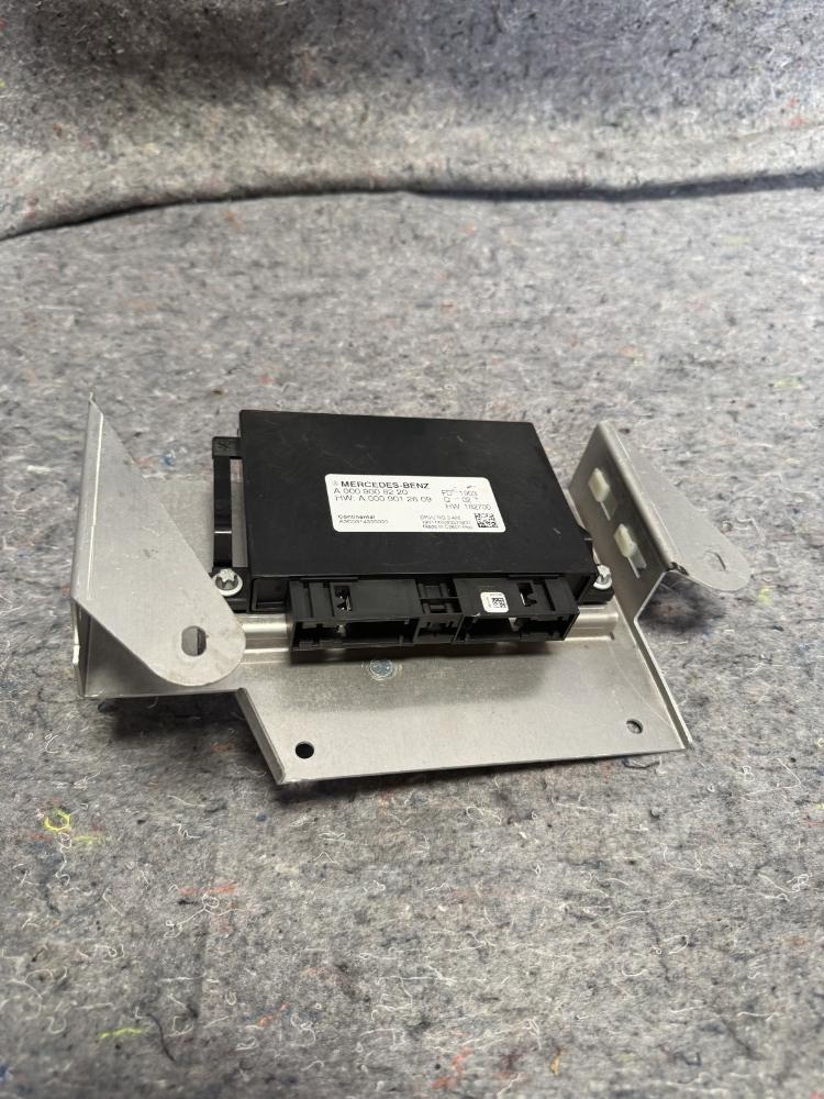 Mercedes AMG GT GTR Continental Control Unit Module w/ Bracket A0009008220 OEM – photo 7